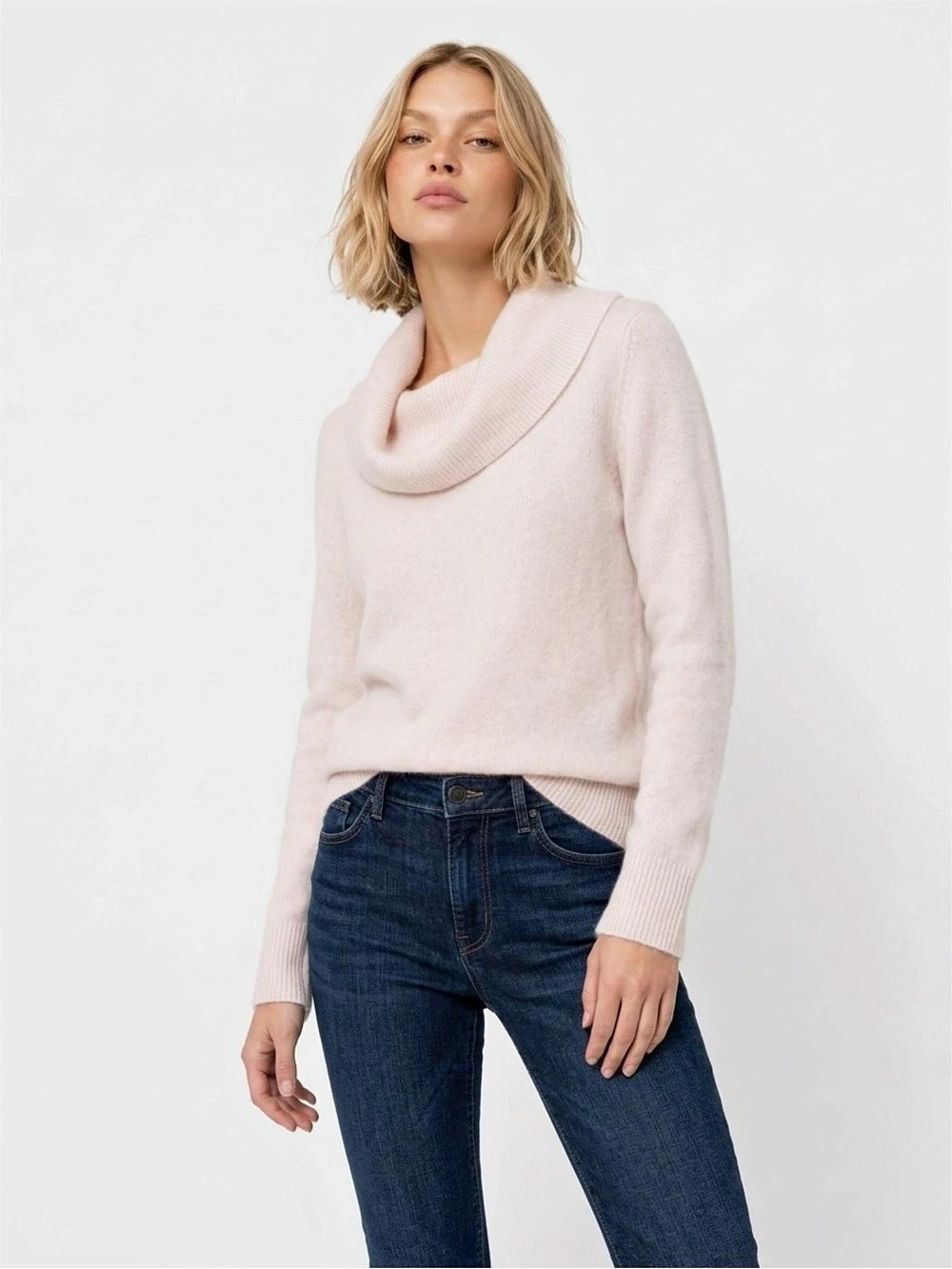 Banana Republic Cowl Neck Sweater in White Size Large